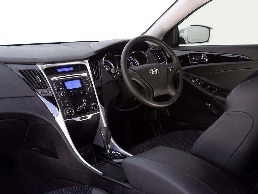  Hyundai i45 2010 года  (фото 12 из 17)